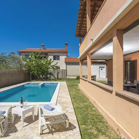 Lovely With Swimming Pool In Апартаменты